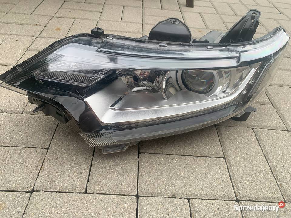 Lampa Prawa Mitsubishi Outlander osobowe Pleszew