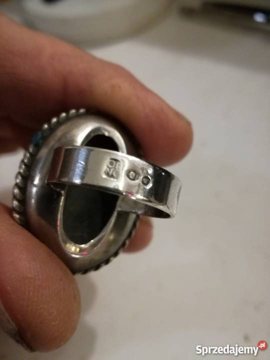 Unikatowy srebrny pierścionek ORNO z onyksem Kraków