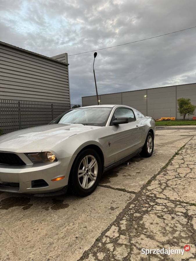 Mustang 2011 37 v6 automatyczna