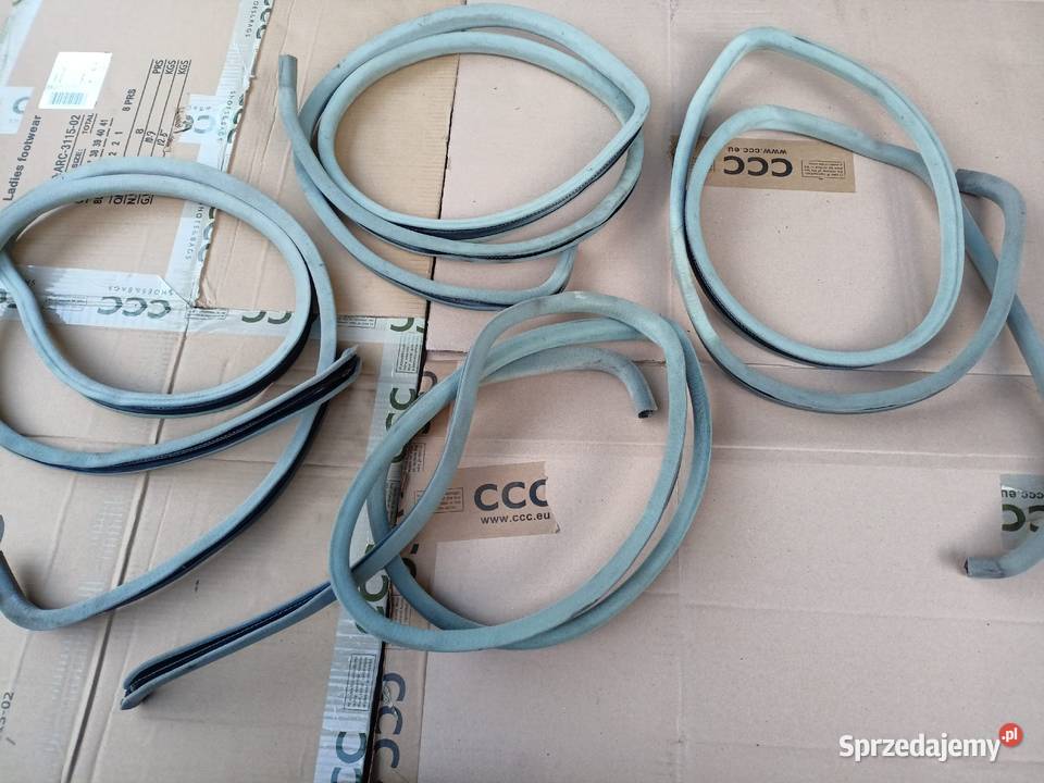 Mercedes 190 uszczelki materiałowe wokół drzwi