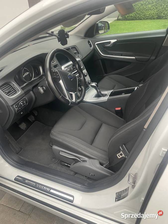 Volvo V60 D3 CROSS COUNTRY 2017R DISEL Radomyśl Wielki sprzedam
