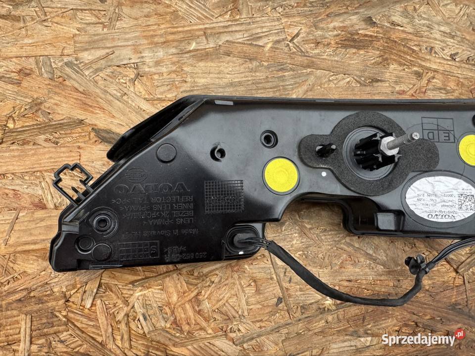 Lampa tył tylna prawa rh w klapę Volvo C40 Międzychód