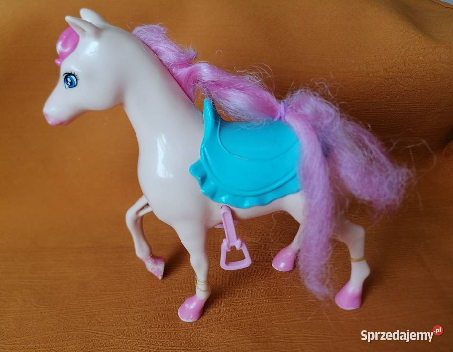 Konik lalki BarbieKoń kremowy zielone siodło