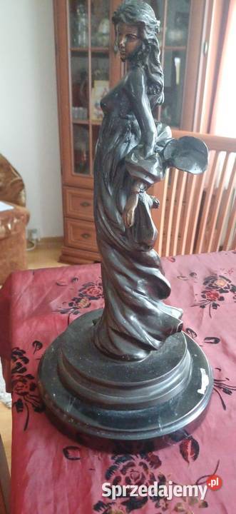 Kobieta z brązu autorstwa Louisa Icarta