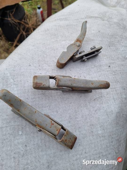 Sprzedam uchwyty pokrywy silnika do Stara 28 i Bełchatów