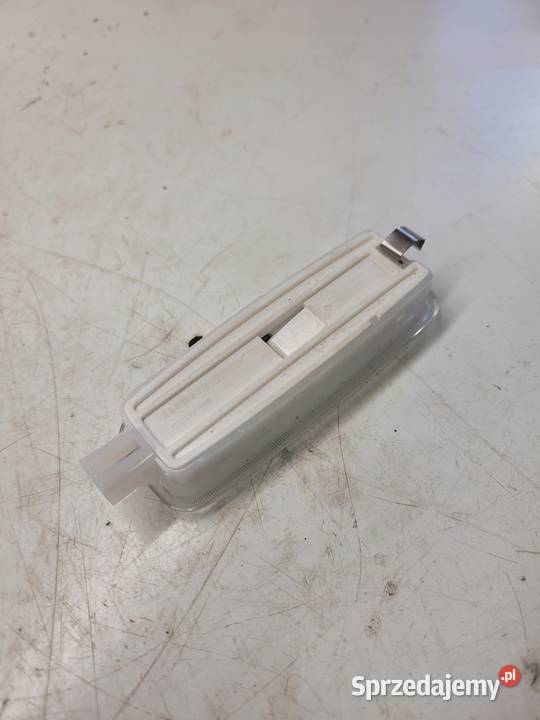 LAMPKA PODSUFITKI LED AUDI A3 8V 4H0947105D śląskie Przystajń