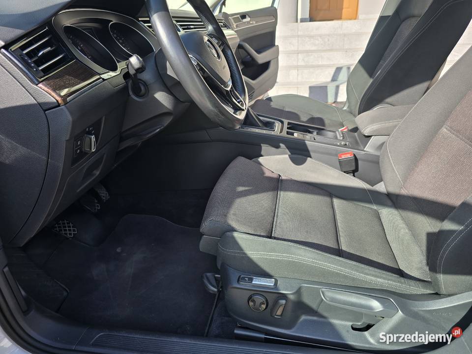 Volkswagen Passat B8 14 sedan biała perła sprzedam