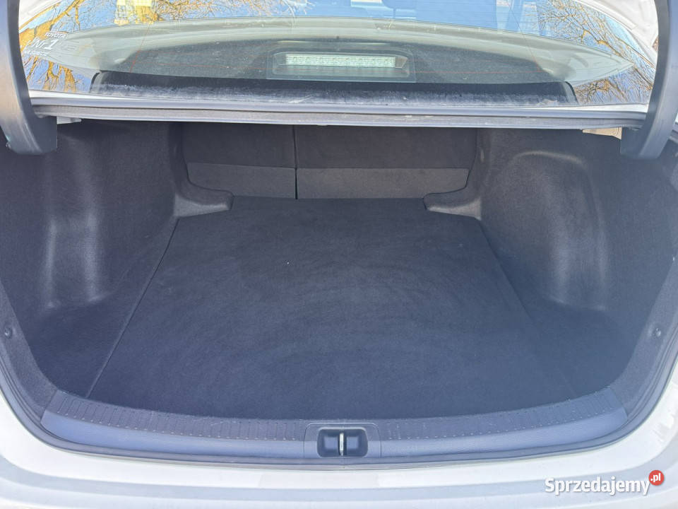 Toyota Corolla 18 HSD FVat 23 Ast Parkowani isofix sprzedam