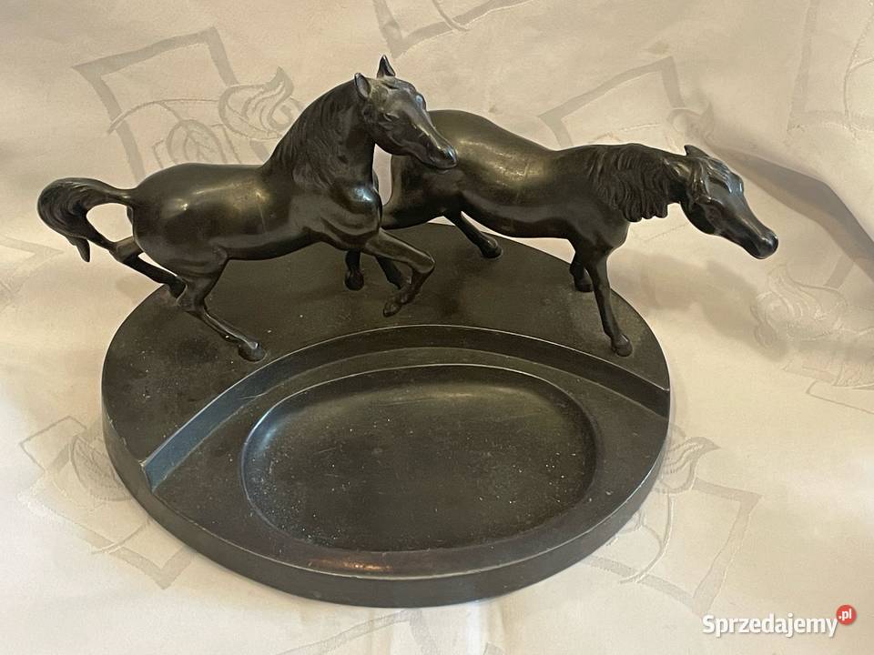 Cynkal bązowiony figura koni