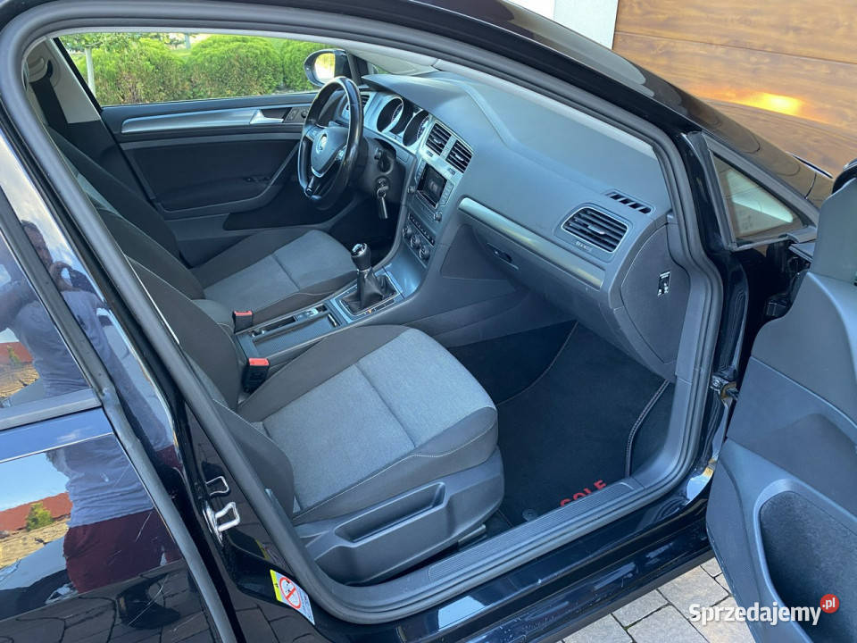 Volkswagen Golf VII 13r benzyna 5 drzwi czarny Konradów sprzedam