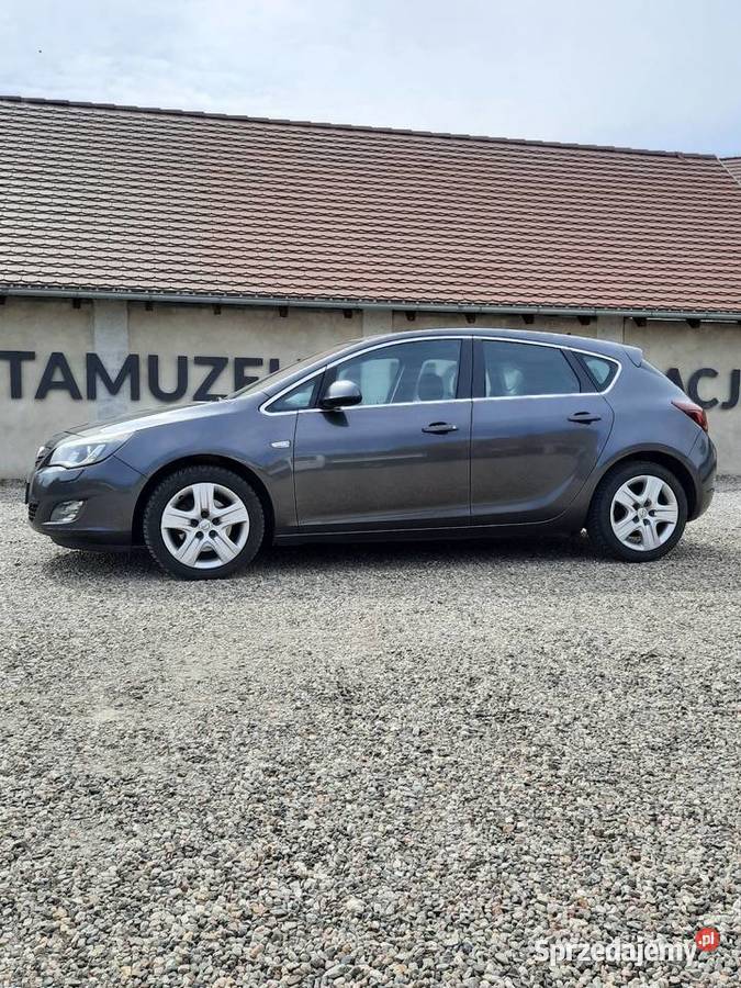 Sprzedam Opla Astrę J wersji COSMO Paczków