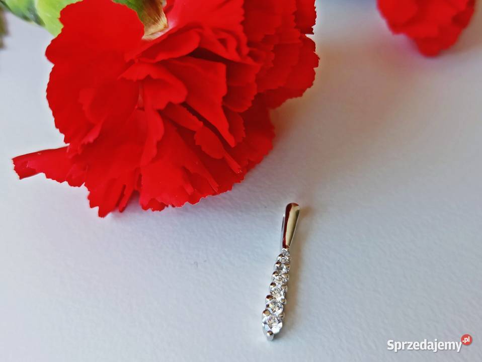 Podłużna delikatna zawieszka łezka cyrkonie srebrne Warszawa
