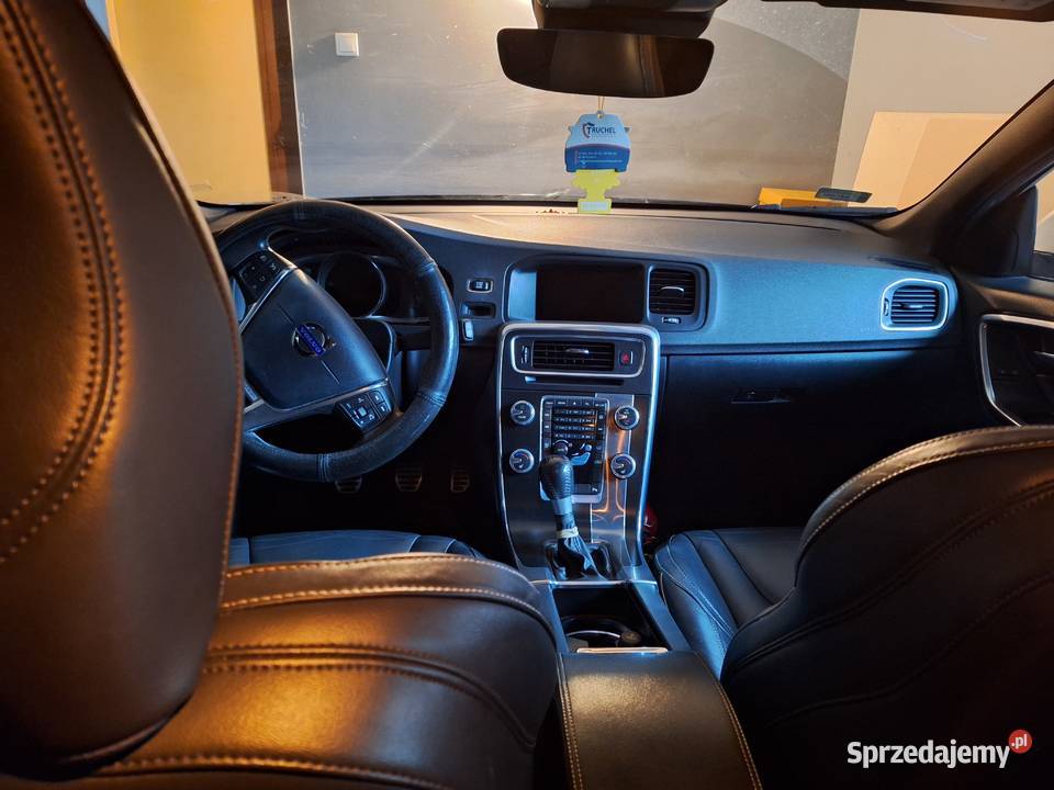 Volvo V60 2015r w wersji SUMMUM z pakietem nieuszkodzony podlaskie Sokoły sprzedam