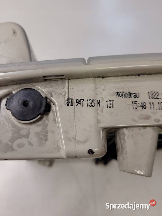 LAMPKA OŚWIETLENIE KABINY AUDI A6 C6 4F0947135N Oświetlenie kabiny Przystajń