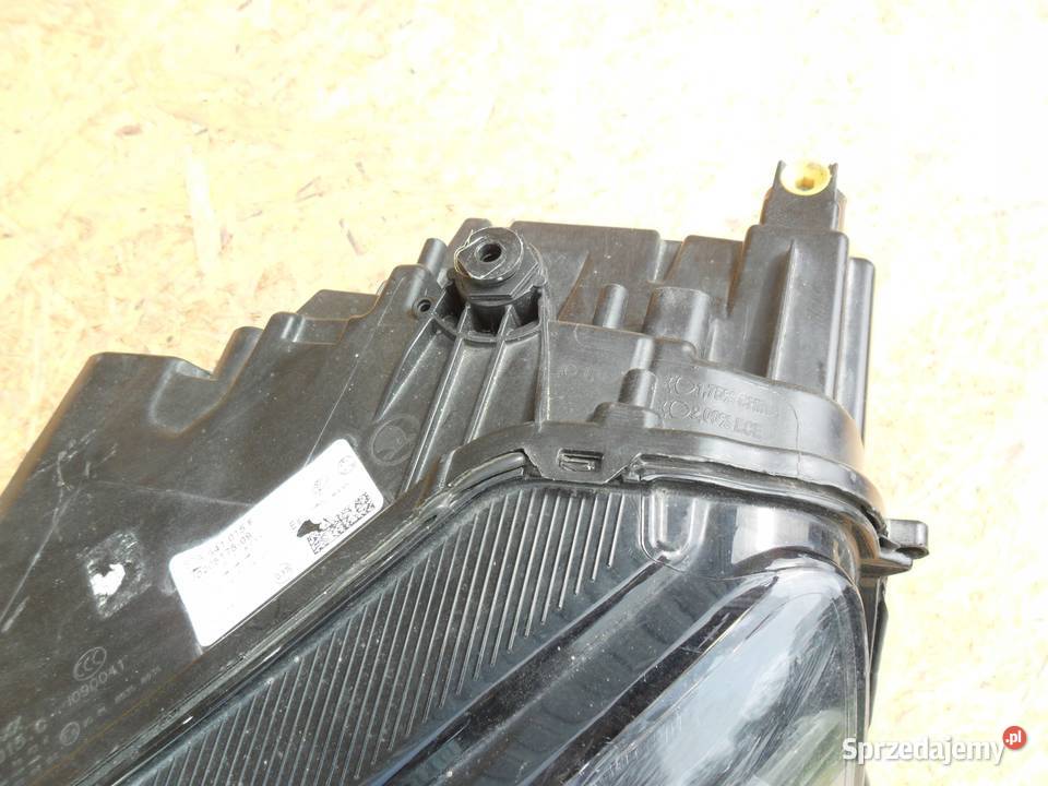 SKODA OCTAVIA III LIFT 17 LED LAMPA XENON PRAWA Lampy przednie wielkopolskie