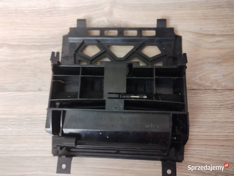 SCHOWEK DESKI POPIELNICZKA 8P0857951 AUDI A3 8P Popielniczki Gdańsk