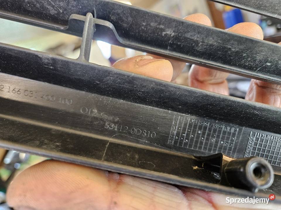 TOYOTA YARIS IV 4 KRATKA ŚRODKOWA ZDERZAKA PRZÓD osobowe Międzychód