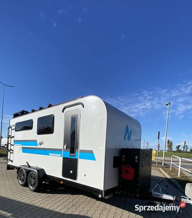 MultiCaravan Motocamp XXL Przyczepa Transportowa z Sypialnia Łazienka WC