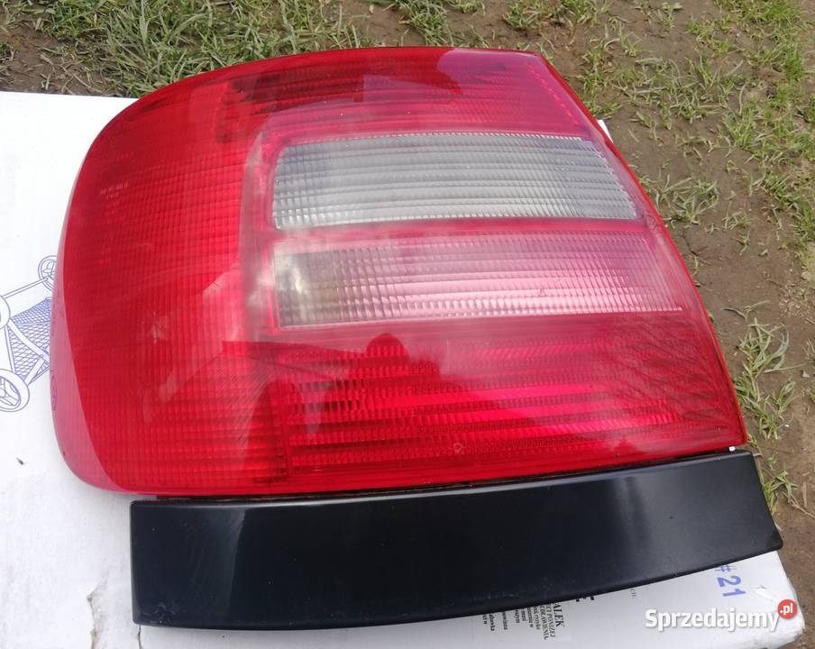 Audi a4 b5 lampy lampa tył pierwszy lift prawa Zagórz