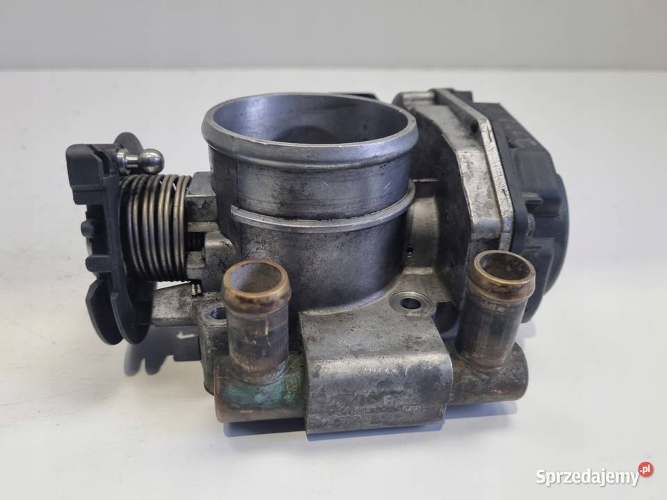 PRZEPUSTNICA VW Passat B5 16 8V 058133063