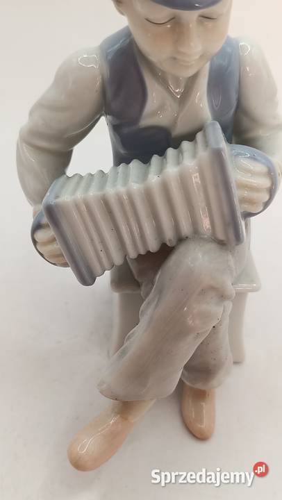 Figurka porcelana chłopiec z akordeonem Figurki i rzeźby lubelskie Zamość