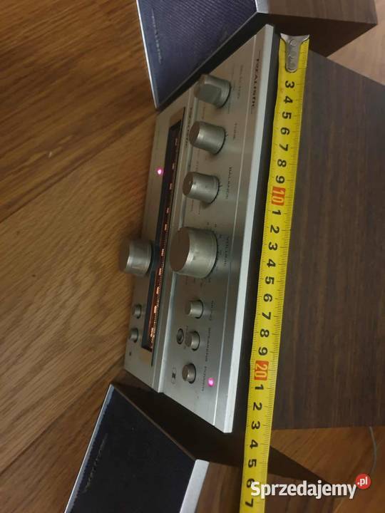 Realistic mini wieża z kolumnami vintage Leżajsk