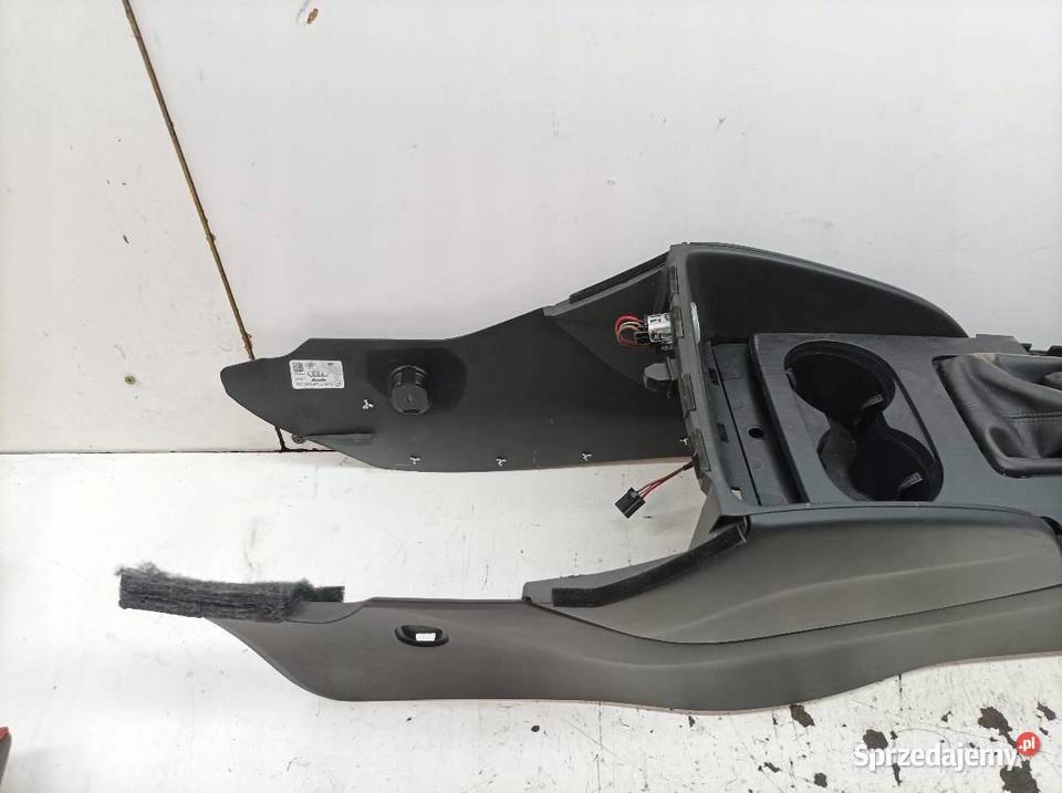 TUNEL ŚRODKOWY PODŁOKIETNIK SZARA SKÓRA Audi A3