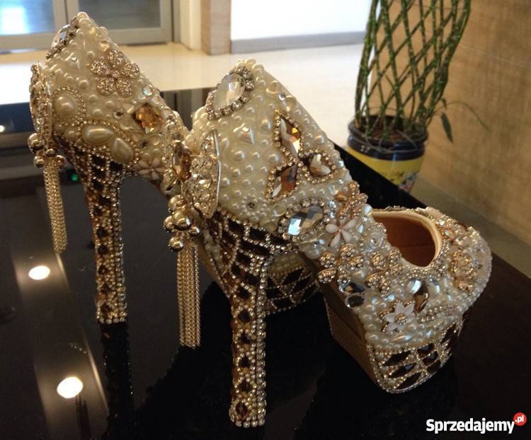 Sukienka na sylwestra sukienka z kryształkami