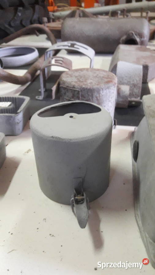 Ciągnik Dzik 2 z przyczepą w trakcie remontu Puszczykowo