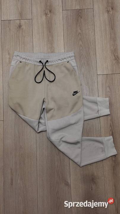 Beżowe spodnie dresowe Nike Tech Fleece Łódź
