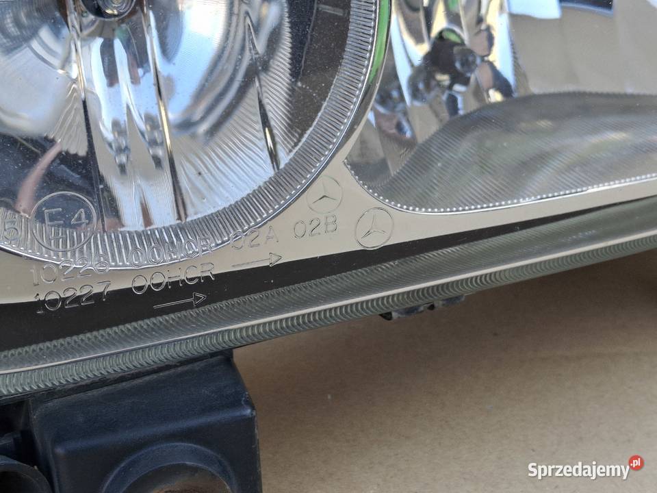MERCEDES ATEGO REFLEKTOR LEWY LAMPA LEWA