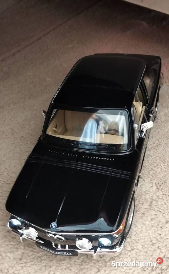Nowy model BMW 2002 Tii w skali 118 łódzkie Kutno