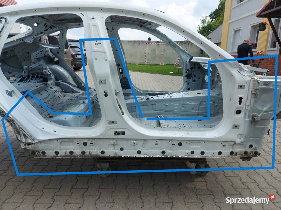 BMW i4 G26 4 GranCoupe 2023 próg prawy słupek a osobowe