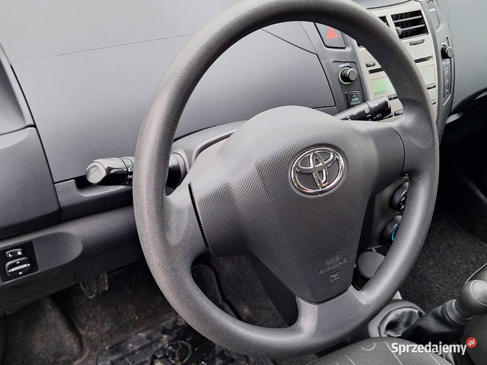 Toyota Yaris II Lift klimatyzacja AUX Niski benzyna Równe