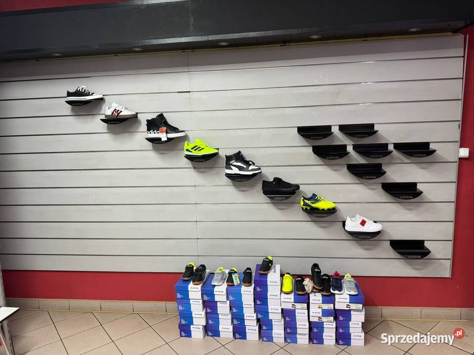 Sprzedam wyposażenie sklepu obuwniczoodzieżowego lubelskie Janów Lubelski