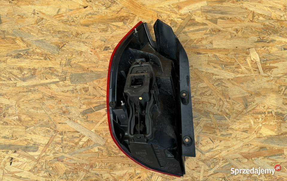 Lampa TYLNA PRAWA RENAULT SCENIC II FL Międzychód