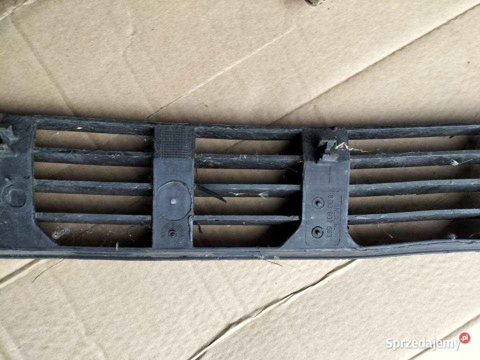 AUDI A4 B5 A4B5 LIFT 8D0807683 ŚRODKOWA KRATKA osobowe sprzedam