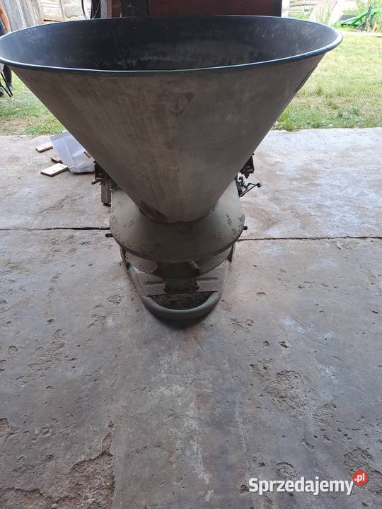 Siewnik do nawozów lejek nieuszkodzony Biała Piska sprzedam