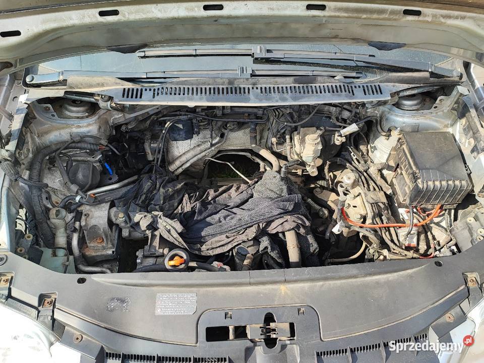 VW Touran 20 TDI uszkodzony silnik