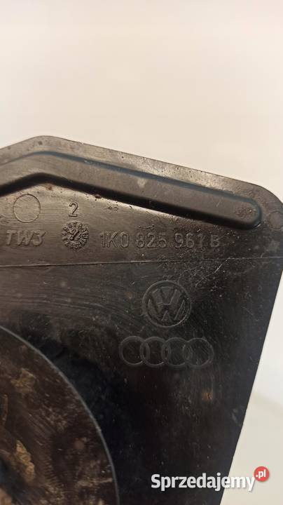 ZAŚLEPKA PODWOZIA LEWY PRZÓD VW EOS 1K0825961B