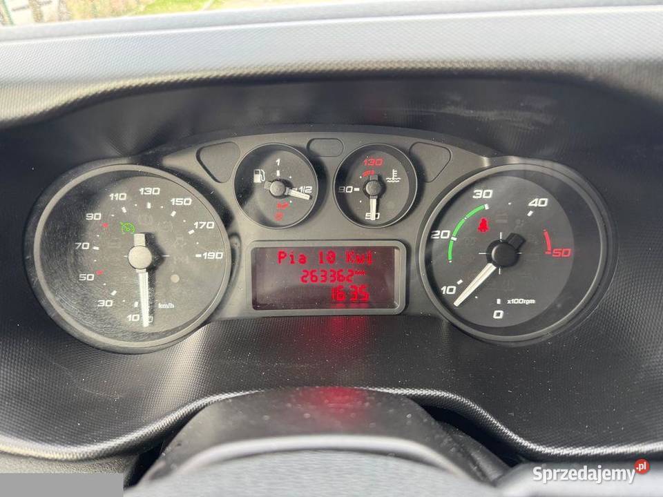 Iveco Daily 35S13 23 d 130 2017r Furgon Blaszak Nisko