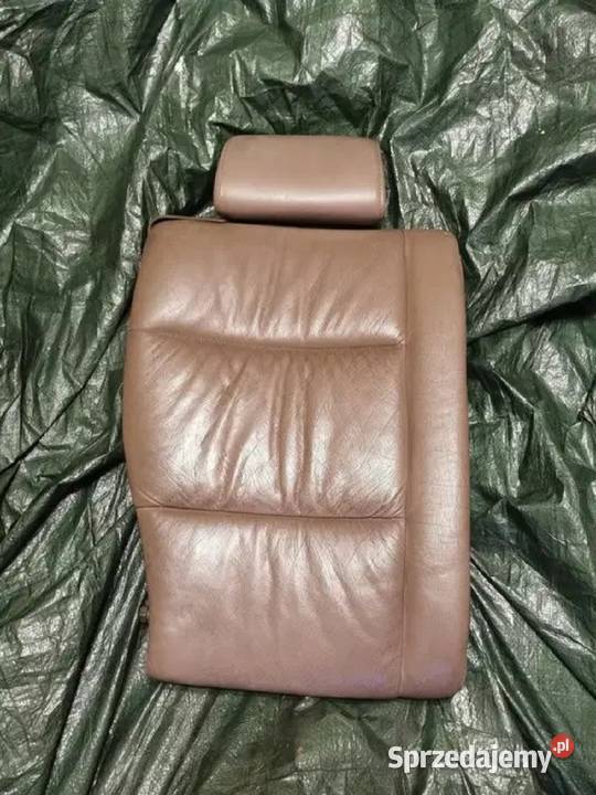 Beżowa kanapa BMW E34 kombi