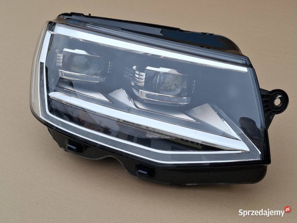 VW T6 MULTIVAN CARAVELLE REFLEKTOR PRAWY FULL osobowe Bieleń