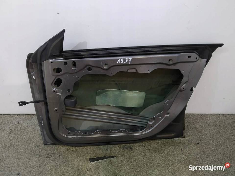 DRZWI PRAWE PRZÓD W118 MercedesBenz CLAklasa II