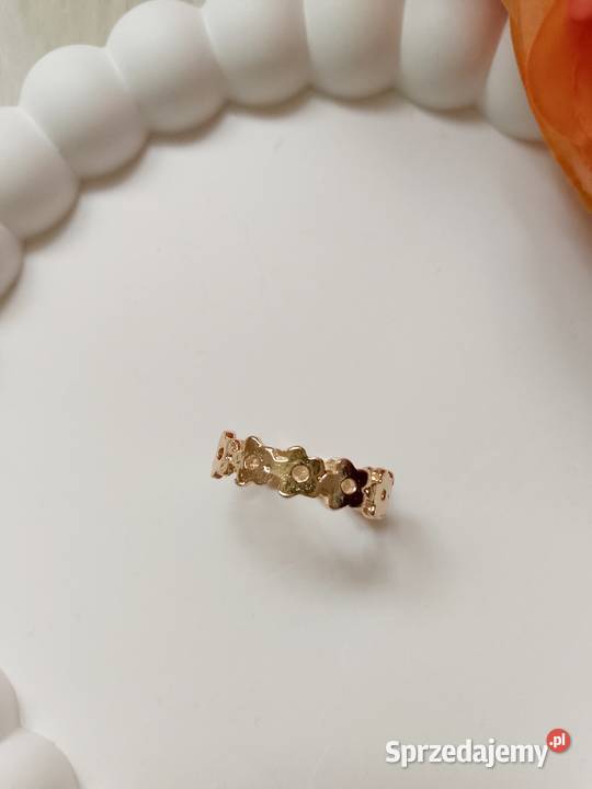 Pierścionek obrączka z kwiatuszkami