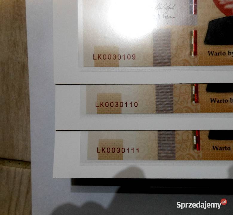 Trzy banknoty z kolejnymi numerami warmińsko-mazurskie Bartoszyce