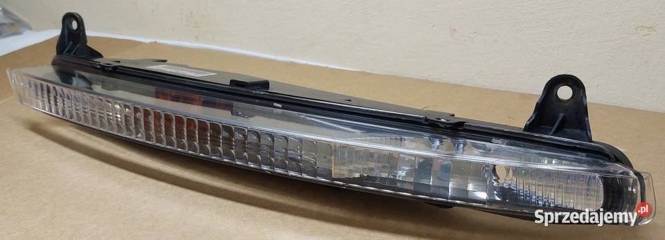 LAMPA KIERUNKOWSKAZ PRAWY PRZÓD AUDI Q7 4L Mielęcin