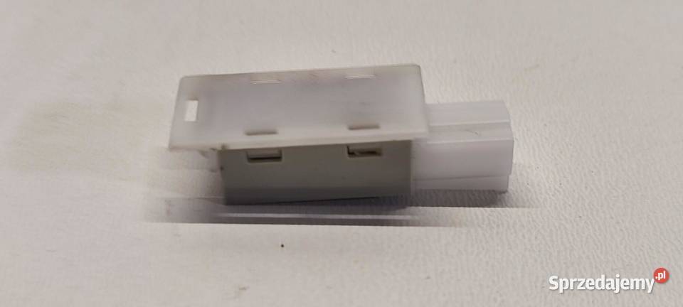 AUDI Q3 8U LAMPKA KABINY 4E0919390 Części samochodowe