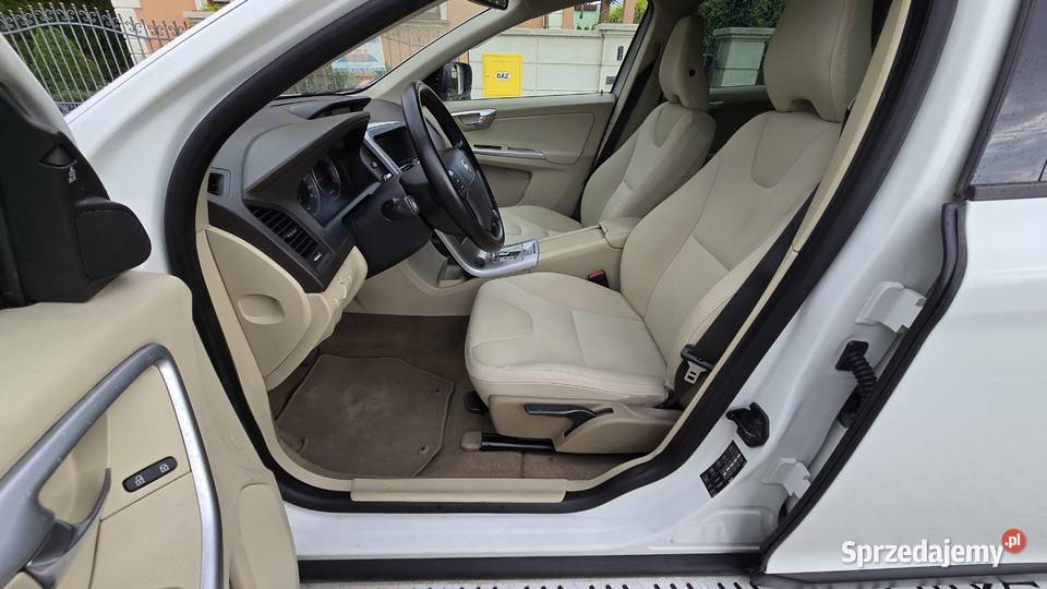 VOLVO XC60 24 D5 185 AWD SUMMUM Blis Navi Kamery nieuszkodzony Zamość