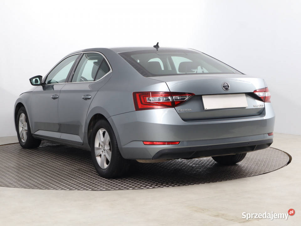 Skoda Superb 18 TSI światła do jazdy dziennej Superb Samochody osobowe